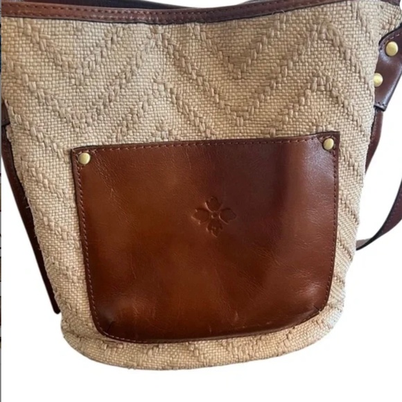 Patricia Nash Lyon Otavia Natural Zig-Zag Bucket Bag crossbody - Picture 4 of 7